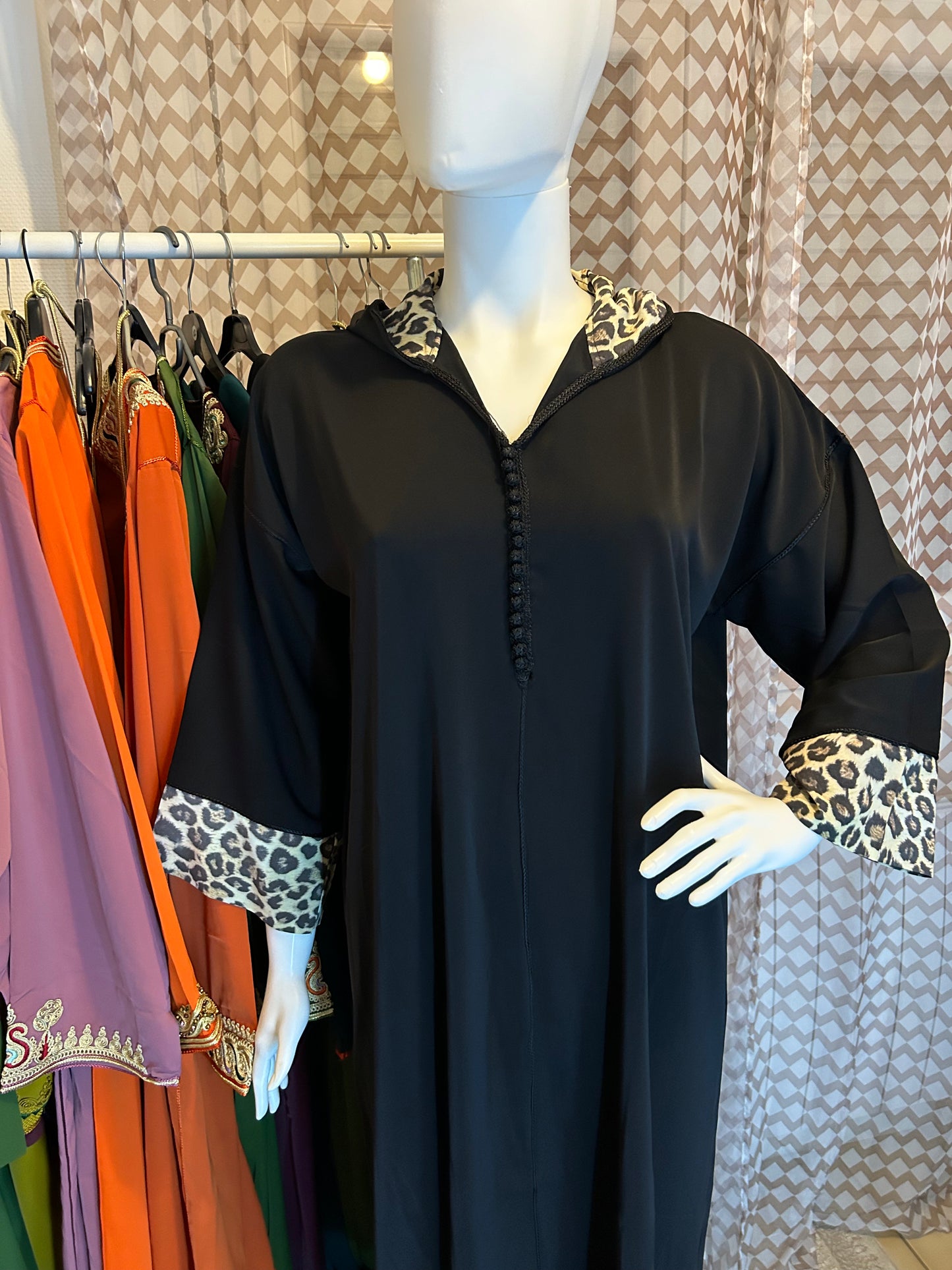 Nouveau modèle jellaba touche léopard noir
