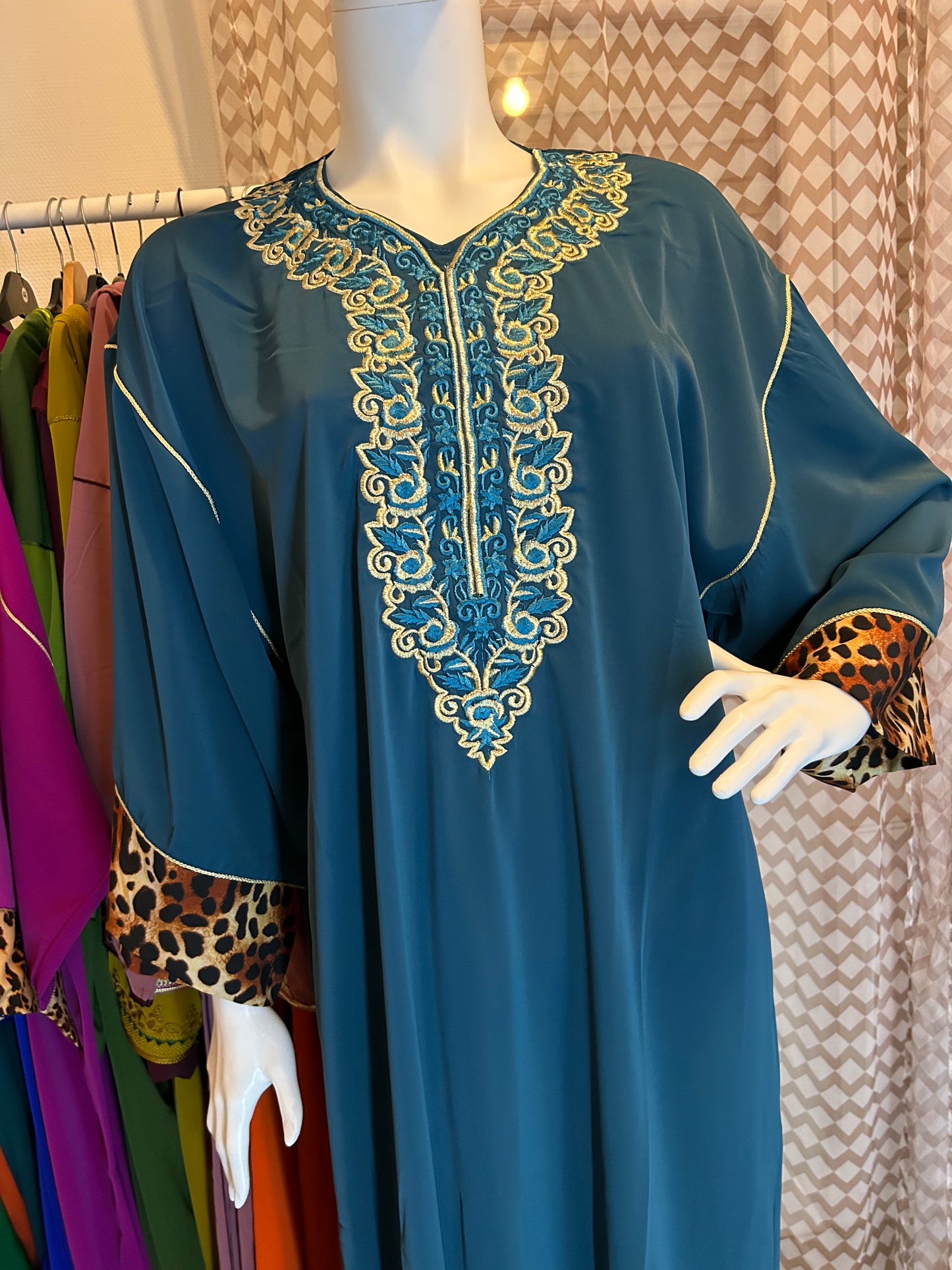 Nouveau modelé caftan touche léopard
