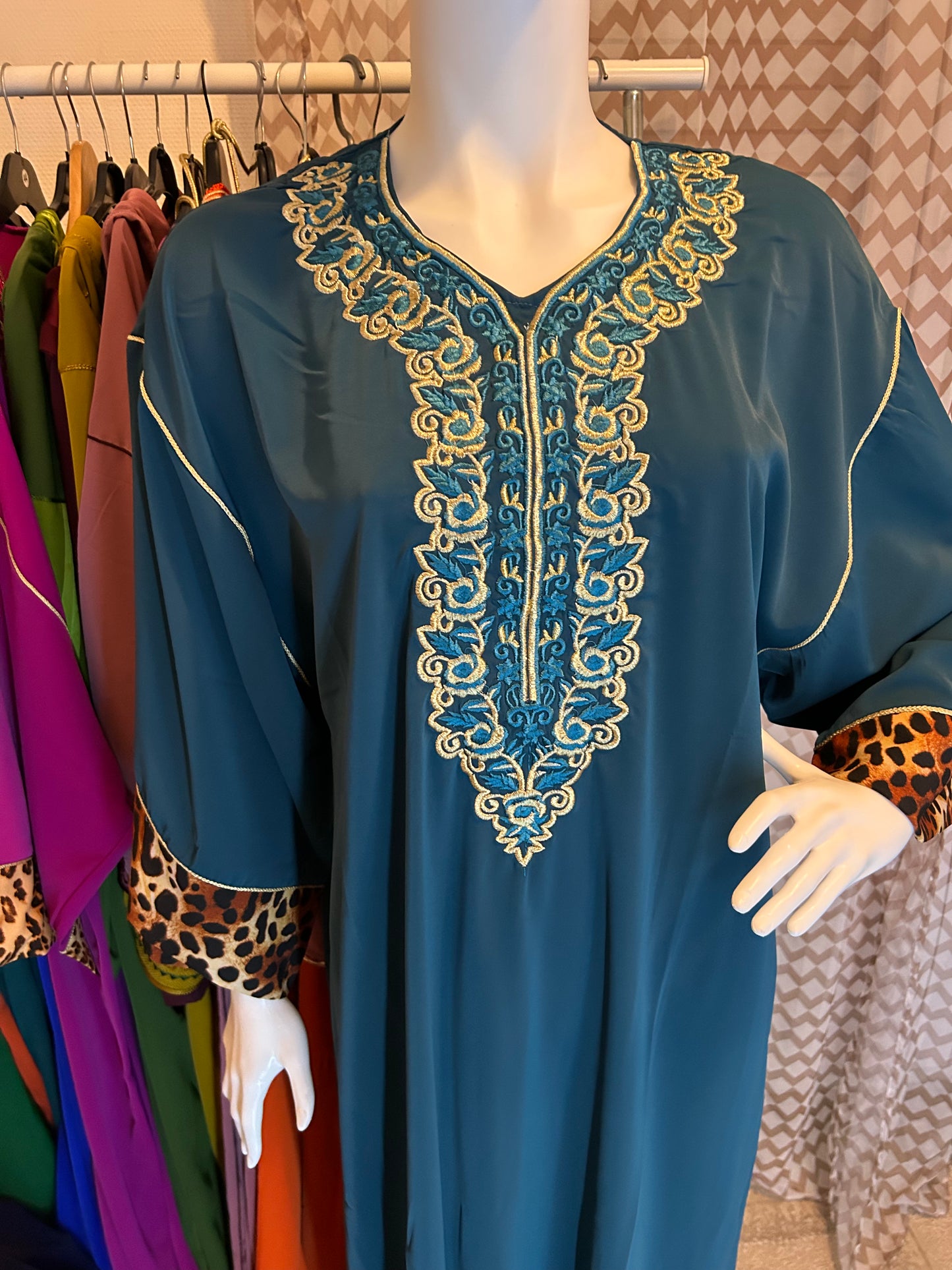 Nouveau modelé caftan touche léopard