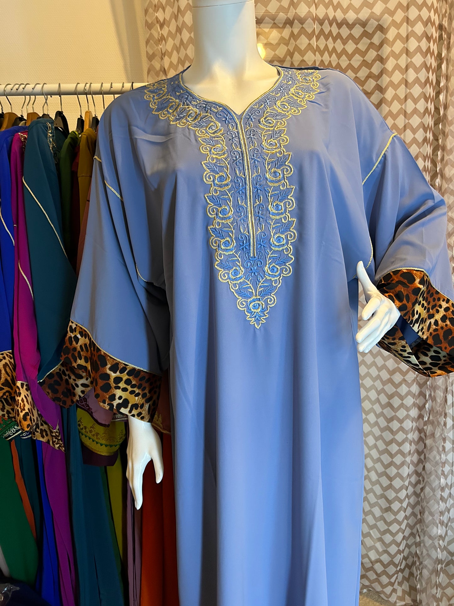 Nouveau modelé caftan touche léopard