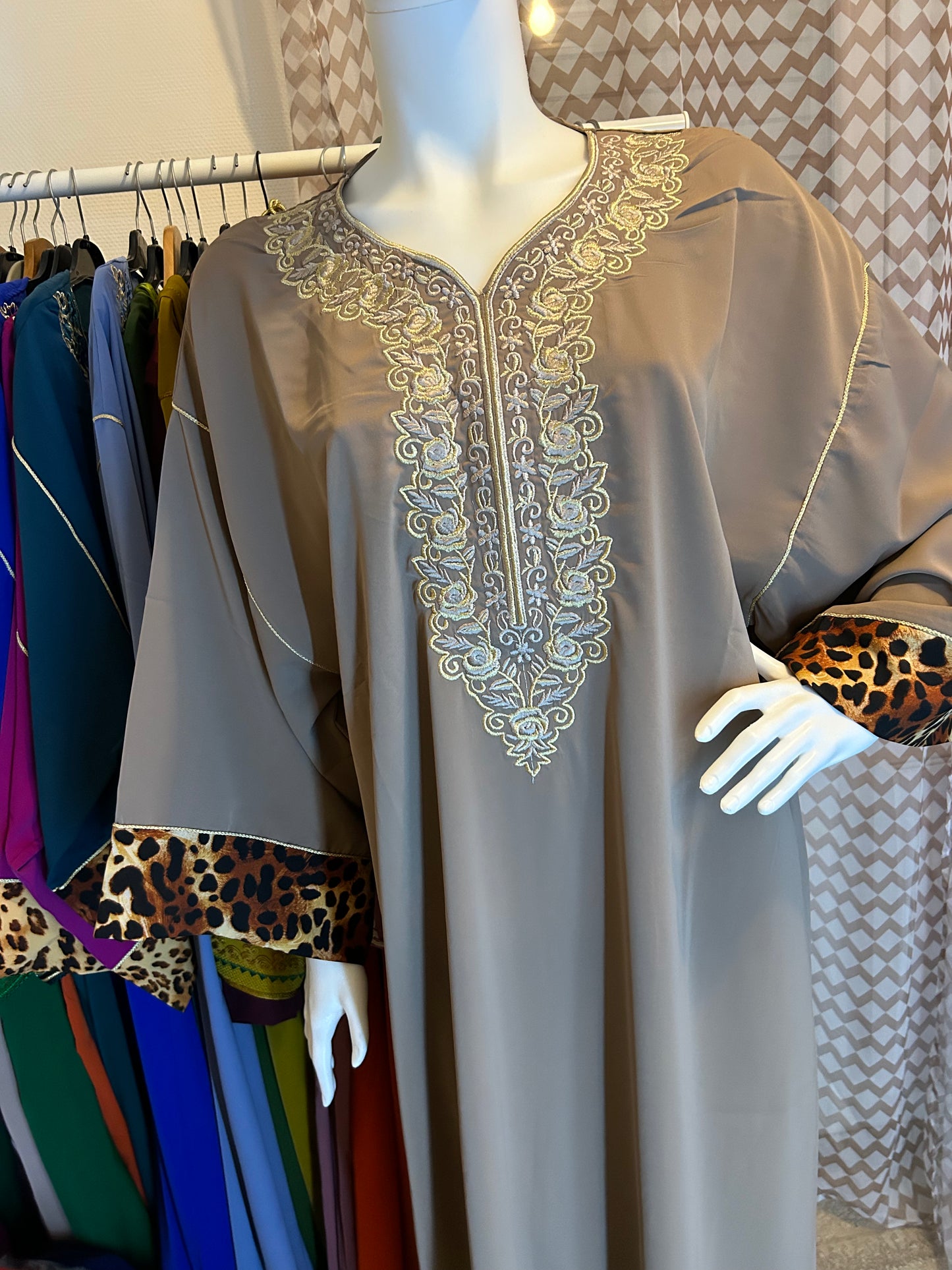 Nouveau modèle caftan touche léopard
