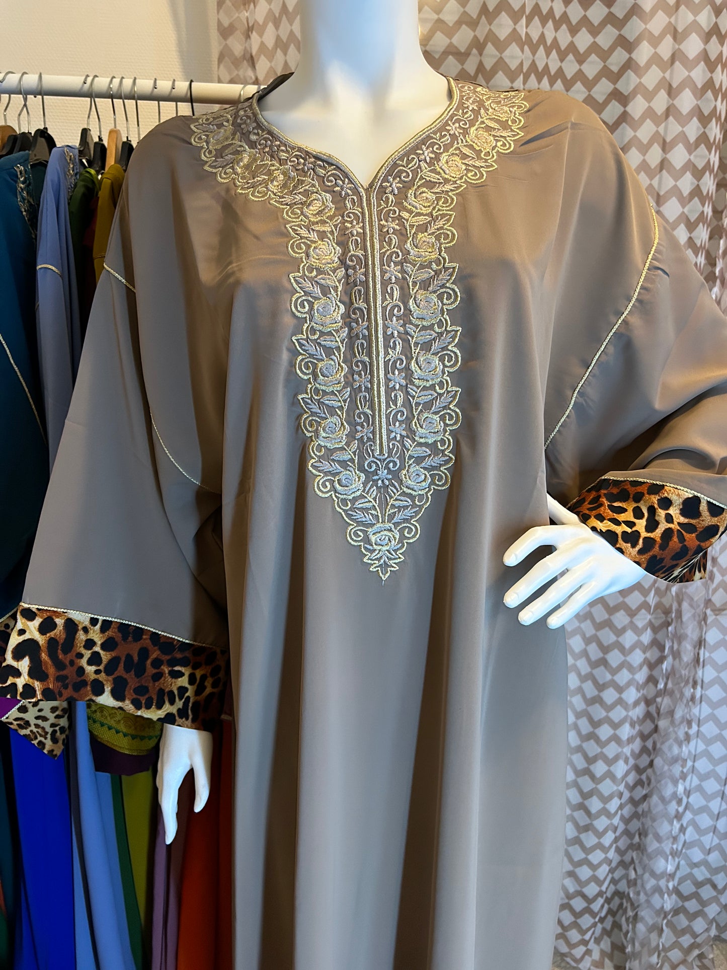 Nouveau modèle caftan touche léopard