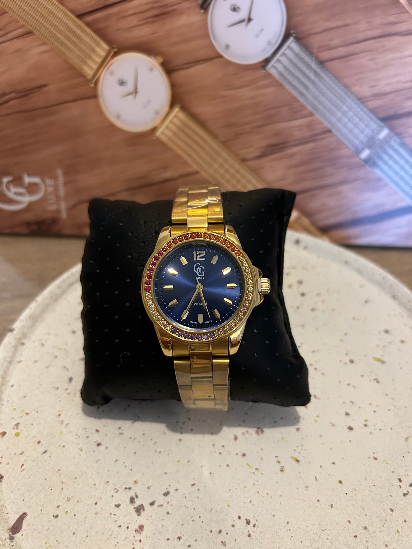 Montre GG luxe Bracelet Doré Fond Bleu