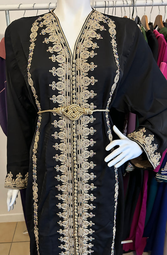 Caftan noir très classe + ceinture