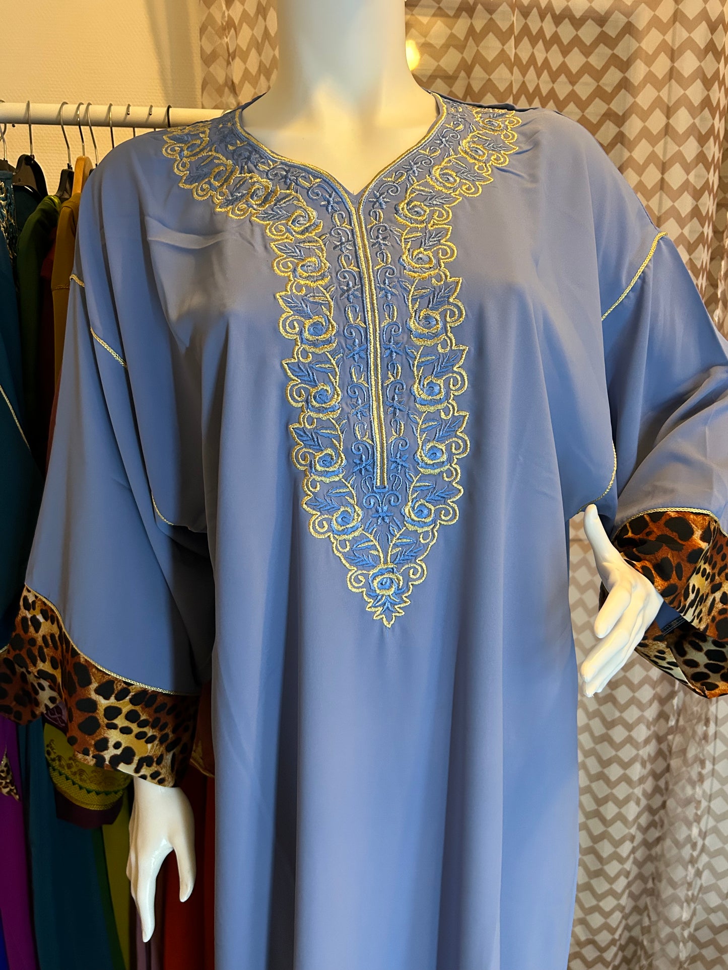 Nouveau modelé caftan touche léopard